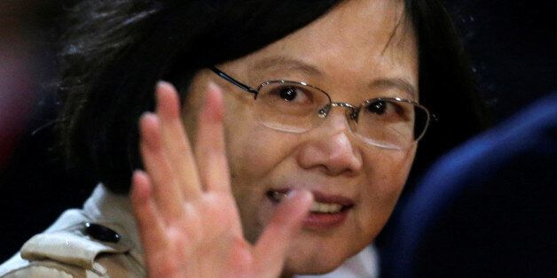 Taiwan's President Tsai Ing-wen gestures after her arrival at the Silvio Pettirossi International airport in Luque, Paraguay, June 27, 2016.  REUTERS/Jorge Adorno