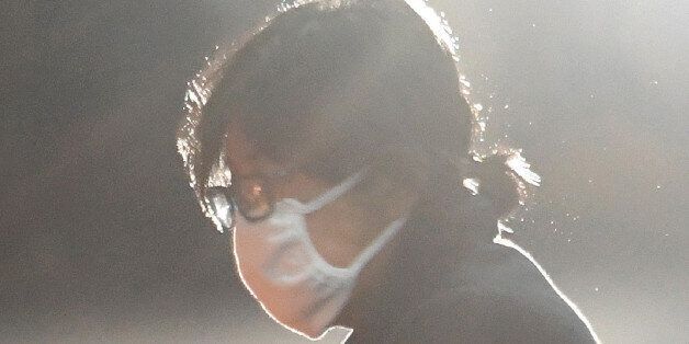 Choi Soon-Sil (L), the woman at the heart of a lurid political scandal engulfing South Korea's President Park Geun-Hye is escorted following her formal arrest, from the Central District Court in Seoul on November 3, 2016. A snowballing political scandal moved closer to embattled South Korean President Park Geun-Hye, with her newly nominated prime minister warning she could face a probe, hours after prosecutors detained a former presidential aide. / AFP / KOREA POOL / KOREA POOL        (Photo cre