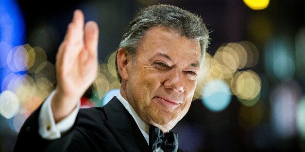 Nobel Peace Prize laureate Colombian President Juan Manuel Santos reacts to the torchlight parade from the balcony of the Grand Hotel in Oslo, Norway December 10, 2016. NTB Scanpix/Vegard Wivestad Grott/via REUTERS ATTENTION EDITORS - THIS IMAGE WAS PROVIDED BY A THIRD PARTY. FOR EDITORIAL USE ONLY. NORWAY OUT. NO COMMERCIAL OR EDITORIAL SALES IN NORWAY.     TPX IMAGES OF THE DAY