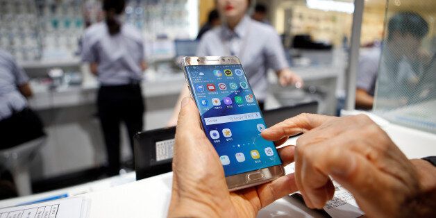 A customer uses his Samsung Electronics' Galaxy Note 7 as he waits for an exchange at company's headquarters in Seoul, South Korea, October 13, 2016.   REUTERS/Kim Hong-Ji