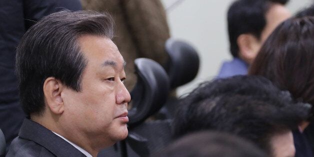 새누리당 김무성 전 대표가 13일 오전 국회 의원회관에서 열린 비상시국위원회 회의에 참석해 있다.