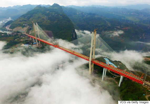 200층에 맞먹는 최고 높이의 다리가 개통됐다