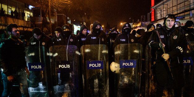 ISTANBUL, TURKEY - JANUARY 1: Turkish police secure the area at Ortakoy district near night club Reina on January 1, 2017 in Istanbul, Turkey. Istanbul governor Vasip Sahin says at least 35 dead and 40 wounded at terror attack at Istanbul's famous night club of Reina in Bosphorus shores in the new year party.  (Photo by Stringer/Getty Images)