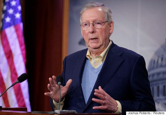 공화당 원내대표 미치 맥코널은 트럼프와 오바마의 내각에 다른 잣대를 적용하고 있다