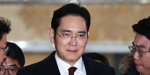 Jay Y. Lee, co-vice chairman of Samsung Electronics Co., center, is surrounded by members of the media as he arrives at the special prosecutors' office in Seoul, South Korea, on Thursday, Jan. 12, 2017. Special prosecutors began questioning Lee on Thursday as a suspect in a bribery investigation, deepening an influence-peddling scandal that has already led to the impeachment of South Korea's president. Photographer: SeongJoon Cho/Bloomberg via Getty Images