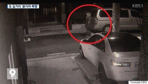CCTV에 포착된 '지나가는 여성 돌로 내리찍은 남자'(15초)