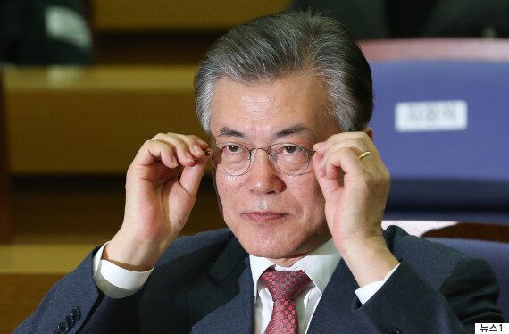 문재인은 공공부문 확대와 노동시간 단축으로 일자리 131만개를 만들 계획이다