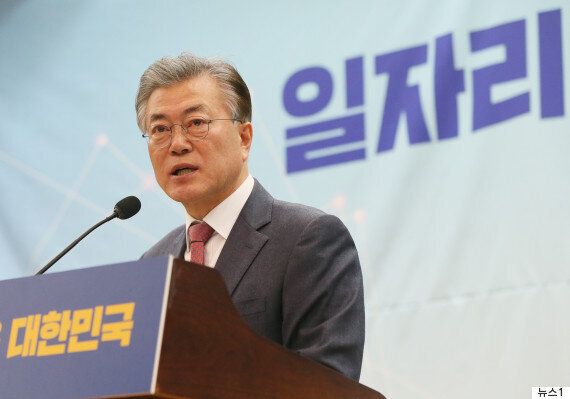 문재인은 공공부문 확대와 노동시간 단축으로 일자리 131만개를 만들 계획이다