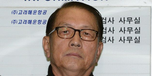 김기춘이 '금테'에서 '뿔테' 안경으로 바꾼 이유