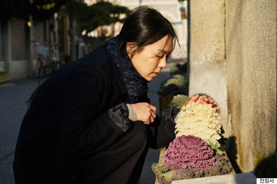 ‘밤의 해변에서 혼자'에 대한 해외매체의 평가에서 볼 수 있는 홍상수의 입장