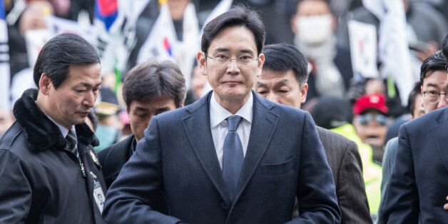 SEOUL, Feb. 16, 2017 :  Samsung Electronics Vice Chairman Lee Jae-yong (Front) enters a Seoul court for hearings in Seoul, South Korea, on Feb. 16, 2017. The heir apparent of Samsung Group, South Korea's largest family-run conglomerate, on Thursday appeared in hearings at a Seoul court, which will decide whether to issue an arrest warrant for him sought by prosecutors. (Xinhua/Lee Sang-ho via Getty Images)