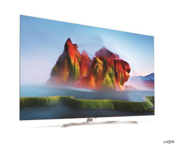CES 최고상을 받았던 LG '시그니처 올레드TV W'가 출시됐다. 가격은 1400만원이다. (사진)