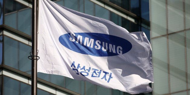 A flag bearing the logo of Samsung Electronics is pictured at its headquarters in Seoul, South Korea, November 29, 2016.  REUTERS/Kim Hong-Ji
