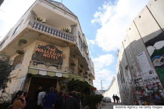 세계에서 가장 최악의 전망을 가진 호텔이 문을 열었다