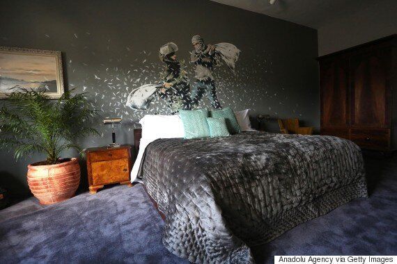 세계에서 가장 최악의 전망을 가진 호텔이 문을 열었다