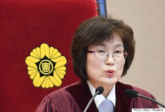 헌법재판소가 대한민국 제18대 대통령 박근혜 탄핵심판에서 '파면'을 결정하다
