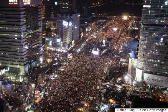 헌법재판소가 대한민국 제18대 대통령 박근혜 탄핵심판에서 '파면'을 결정하다