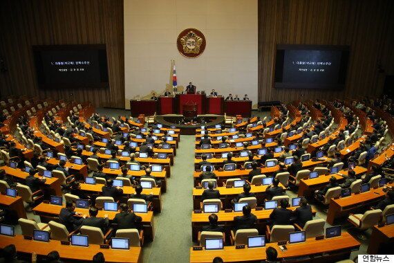 헌법재판소가 대한민국 제18대 대통령 박근혜 탄핵심판에서 '파면'을 결정하다