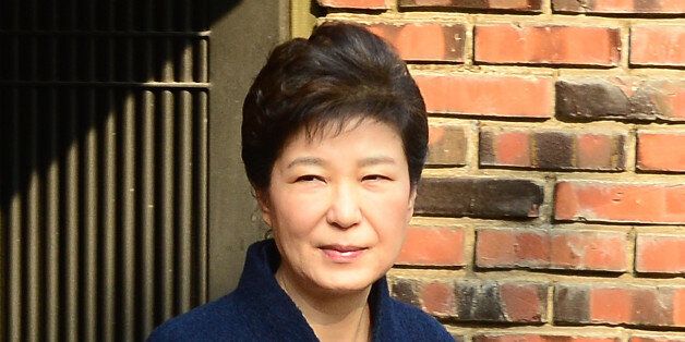 국정농단 '핵심피의자' 박근혜 전 대통령 검찰에 출석하며 송구스럽다고 말했다