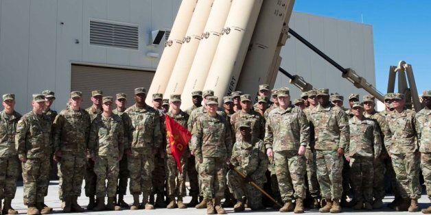마크 밀리 미 육군 참모총장은 지난 2월 16일 텍사스의 제11방공포병여단을 방문하여 강미선 대위를 포함한 장병들과 함께 기념사진을 촬영했다.
