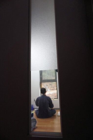 깜깜한 상자 속의 한 줄기 빛