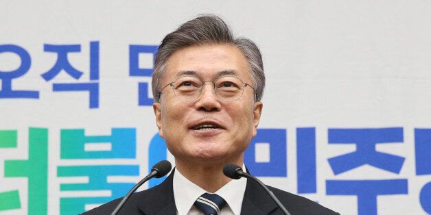 갤럽조사에서 문재인과 안철수가 오차범위 내 접전을 벌인다