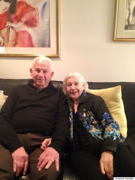 손잡은 채 40분 차이로 세상을 떠난 한 노부부의 사랑 이야기