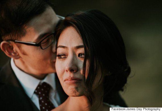 이 웨딩 사진에 18만 명이 '좋아요'를 누른 이유는 매우 단순하다