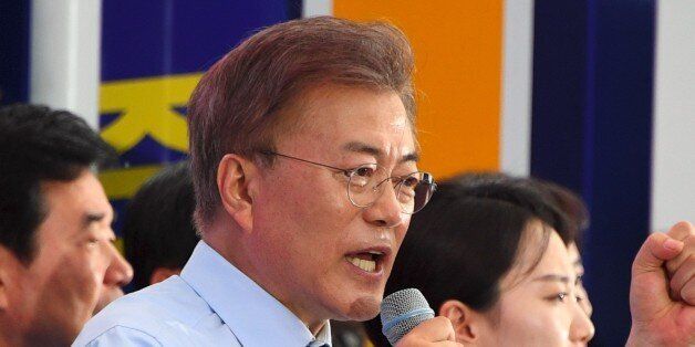 South Korean presidential candidate Moon Jae-In (C) of the Democratic Party speaks during his election campaign in Goyang city, northwest of Seoul, on May 4, 2017.South Korea will hold a presidential election on May 9 to replace former President Park Geun-hye, who was ousted from office in March over a corruption and abuse-of-power scandal. / AFP PHOTO / JUNG Yeon-Je        (Photo credit should read JUNG YEON-JE/AFP/Getty Images)