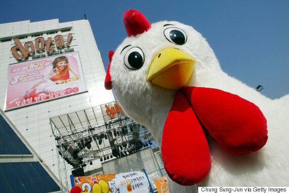 리얼미터가 신선한 여론조사 결과를 공개했다