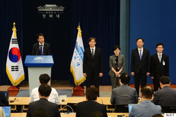 청와대가 민정수석 조국·인사수석 조현옥·홍보수석 윤영찬을 임명했다