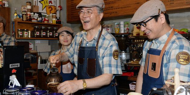 김주하가 '문재인의 커피' 댓글을 소개했다