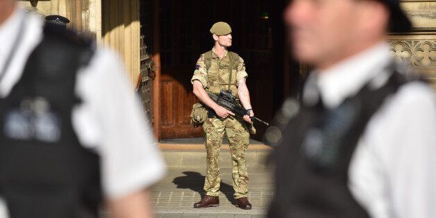 LONDON, UNITED KINGDOM - MAY 24: British Army soldiers seen on duty outside Parliament and Downing Street alongside armed police officers on May 24, 2017 in London, England.PHOTOGRAPH BY Matthew Chattle/Barcroft Images London-T:+44 207 033 1031 E:hello@barcroftmedia.com - New York-T:+1 212 796 2458 E:hello@barcroftusa.com - New Delhi-T:+91 11 4053 2429 E:hello@barcroftindia.com www.barcroftimages.com (Photo credit should read Matthew Chattle/Barcroft Images / Barcroft Media via Getty Images)