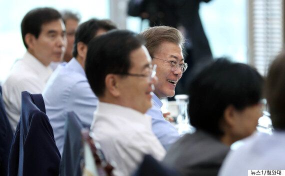 문재인 청와대의 수석보좌관 회의가 박근혜 청와대와 완전히 달라진 점 4가지