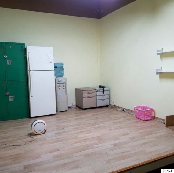 홍익대 학생들이 직접 학교 청소노동자 휴게실을 리모델링했다(사진)