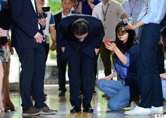 최호식 '호식이 두마리 치킨' 전 회장이 여직원 성추행 혐의를 부인했다