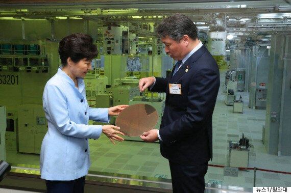 SK 최태원 회장이 '박근혜 독대' 당시 상황을 자세히 증언했다