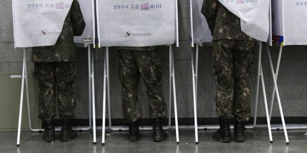 SEOUL, SOUTH KOREA - MAY 04:  South Korean soldiers casts their preliminary vote in a polling station on May 4, 2017 in Seoul, South Korea. Preliminary voting has started at local polling stations across South Korea prior to the primary Presidential election on May 9,  2017.  (Photo by Chung Sung-Jun/Getty Images)