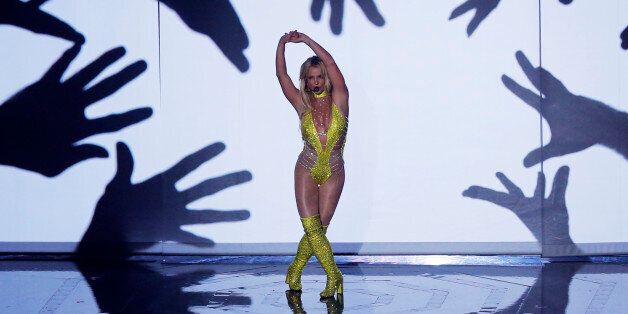 Britney Spears performs during the 2016 MTV Video Music Awards in New York, U.S., August 28, 2016.   REUTERS/Lucas Jackson