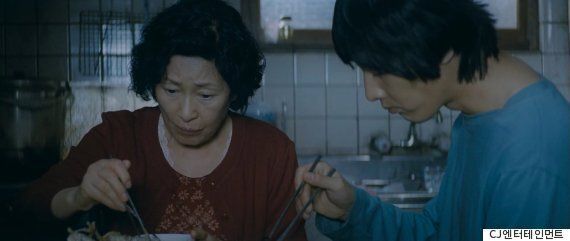 '옥자' 이전에도 봉준호의 영화에서 '육식'은 긍정적인 식생활이 아니었다