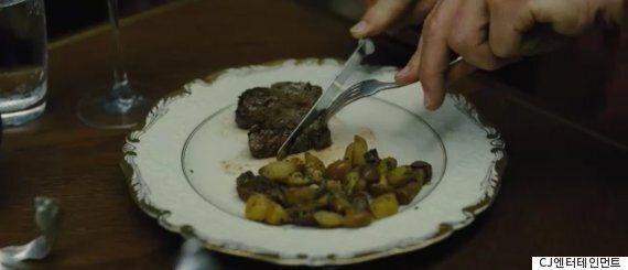 '옥자' 이전에도 봉준호의 영화에서 '육식'은 긍정적인 식생활이 아니었다