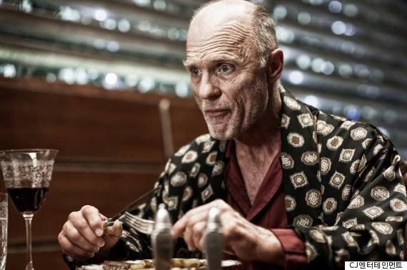 '옥자' 이전에도 봉준호의 영화에서 '육식'은 긍정적인 식생활이 아니었다