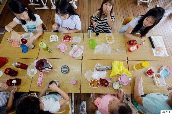 급식조리사 등 전국 학교 비정규직 노동자 1만4256명이 이틀 동안 파업하는 이유
