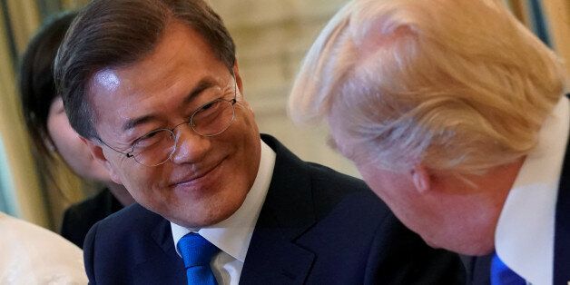 U.S. President Donald Trump shakes hands with South Korean President Moon Jae-in during a dinner in the White House, Washington, U.S., June 29, 2017. REUTERS/Carlos Barria