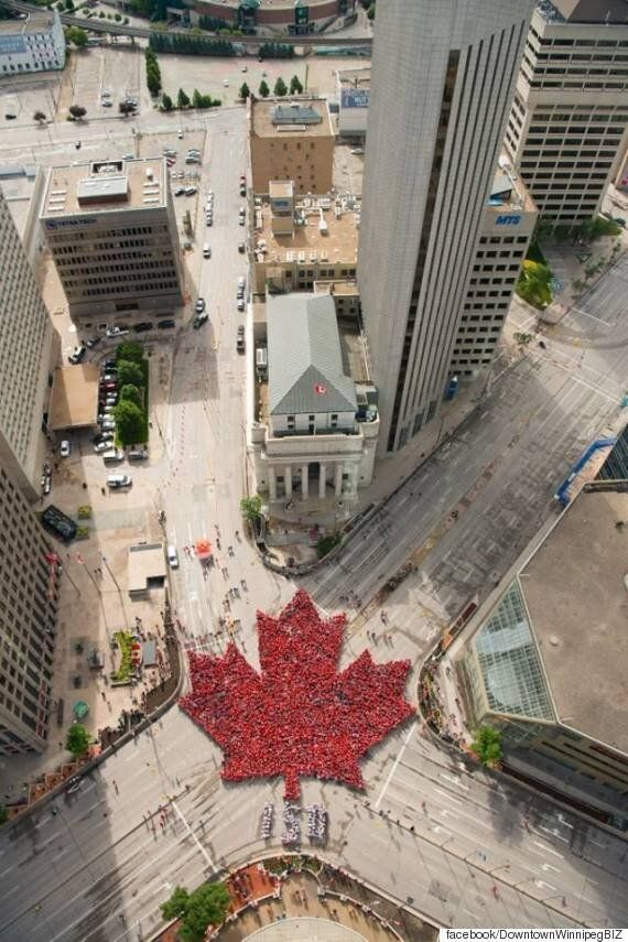 캐나다 건국 150주년을 기념하는 거대한 인간 단풍잎(타임랩스)