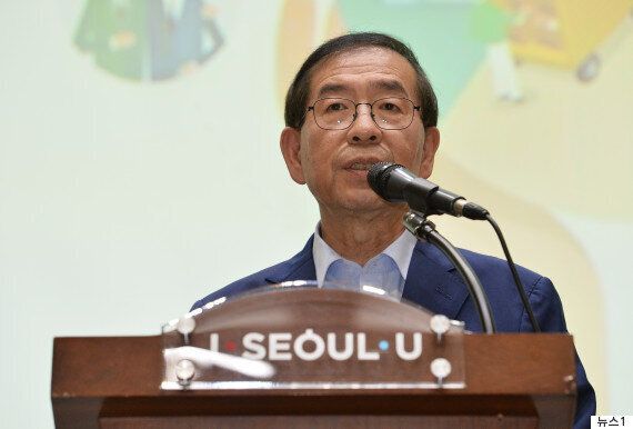 서울시가 무기계약직 2442명을 모두 정규직으로 전환하기로 했다