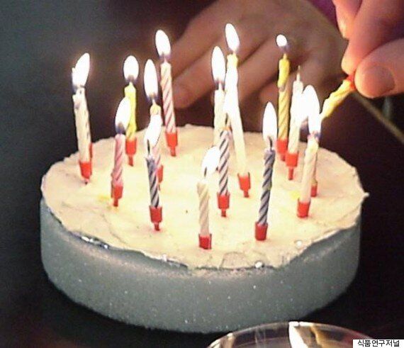 생일케이크 촛불 끌 때 입에서 세균도 훅
