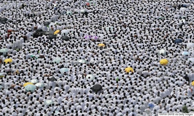 이슬람에서 가장 성스러운 곳인 메카 순례가 절정에 달했을 때의 모습