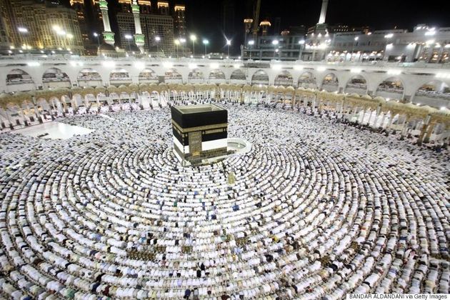 이슬람에서 가장 성스러운 곳인 메카 순례가 절정에 달했을 때의 모습