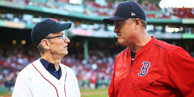 BOSTON, MA - JUNE 09:  CEO of Apple Tim Cook talks to Boston Red Sox Manager John Farrell before a game between the Boston Red Sox and the Detroit Tigers at Fenway Park on June 9, 2017 in Boston, Massachusetts.  (Photo by Adam Glanzman/Getty Images)